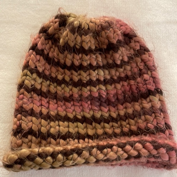 Hand-knitted hat - Picture 4 of 7